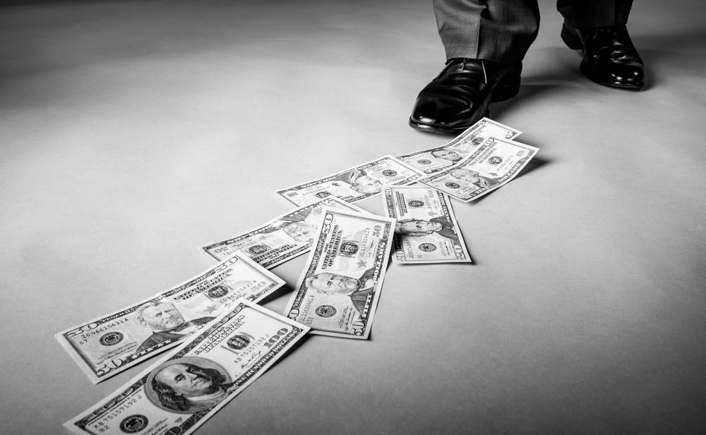 The London office of US firm Willkie Farr & Gallagher has raised the salaries of its newly qualified (NQ) lawyers to a market-topping £180,000